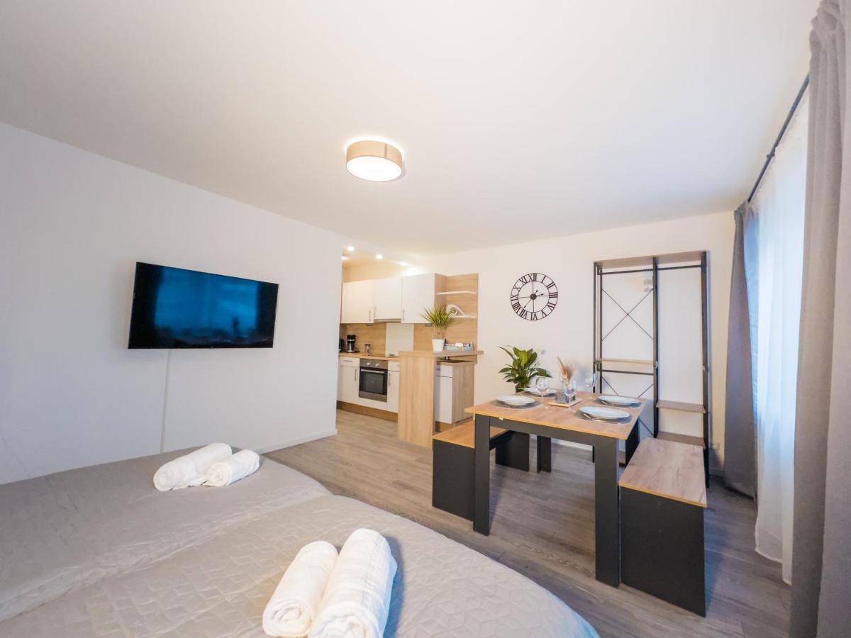 Immostay #6 - Ferienhaus 4 Zimmer Fuer 8 Personen, Wifi & Zentrum BRE Eksteriør billede