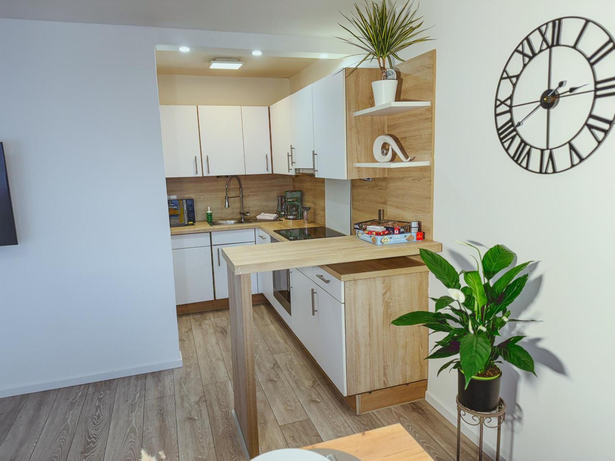 Immostay #6 - Ferienhaus 4 Zimmer Fuer 8 Personen, Wifi & Zentrum BRE Eksteriør billede